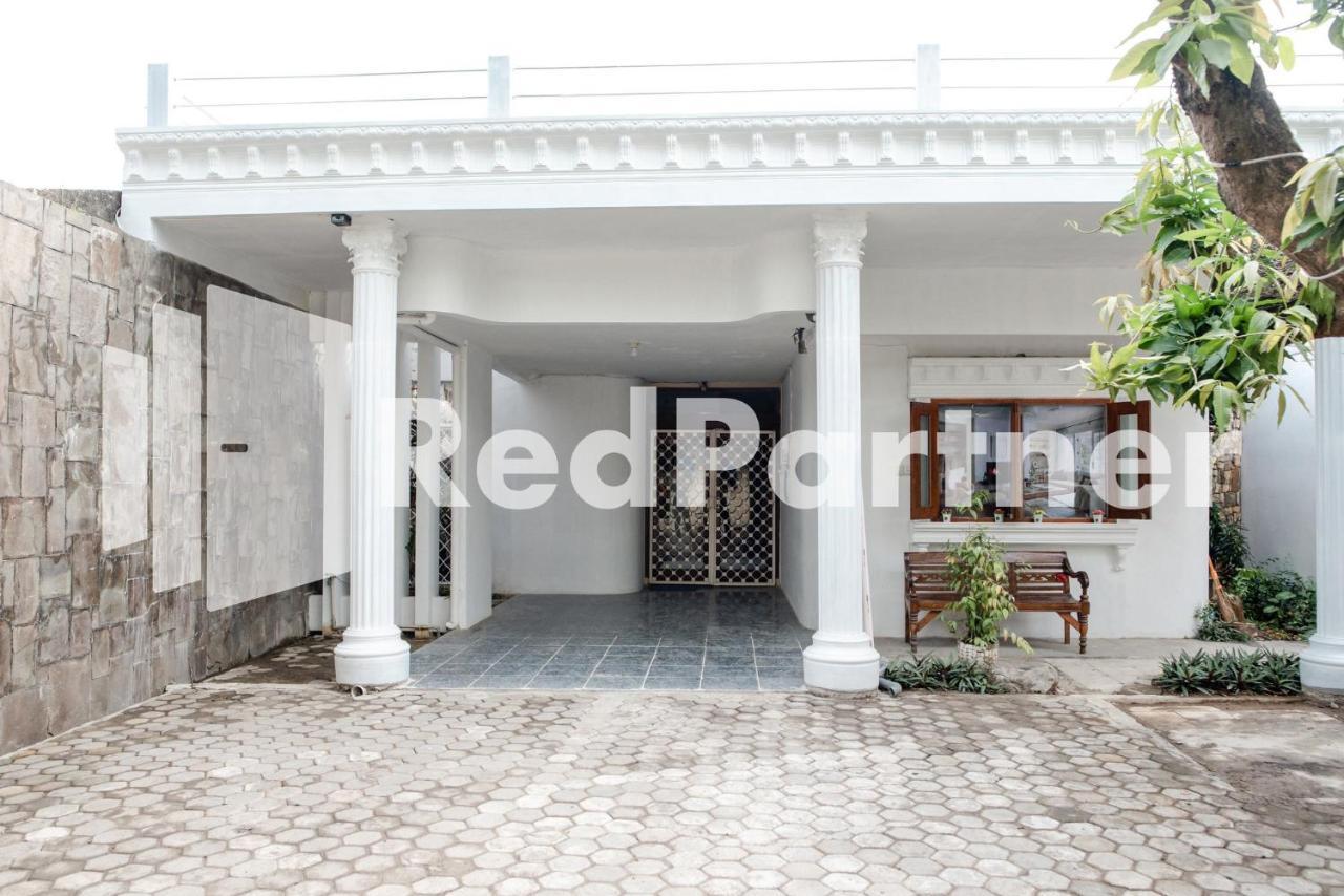 Hotel Mango House Semarang Redpartner Zewnętrze zdjęcie