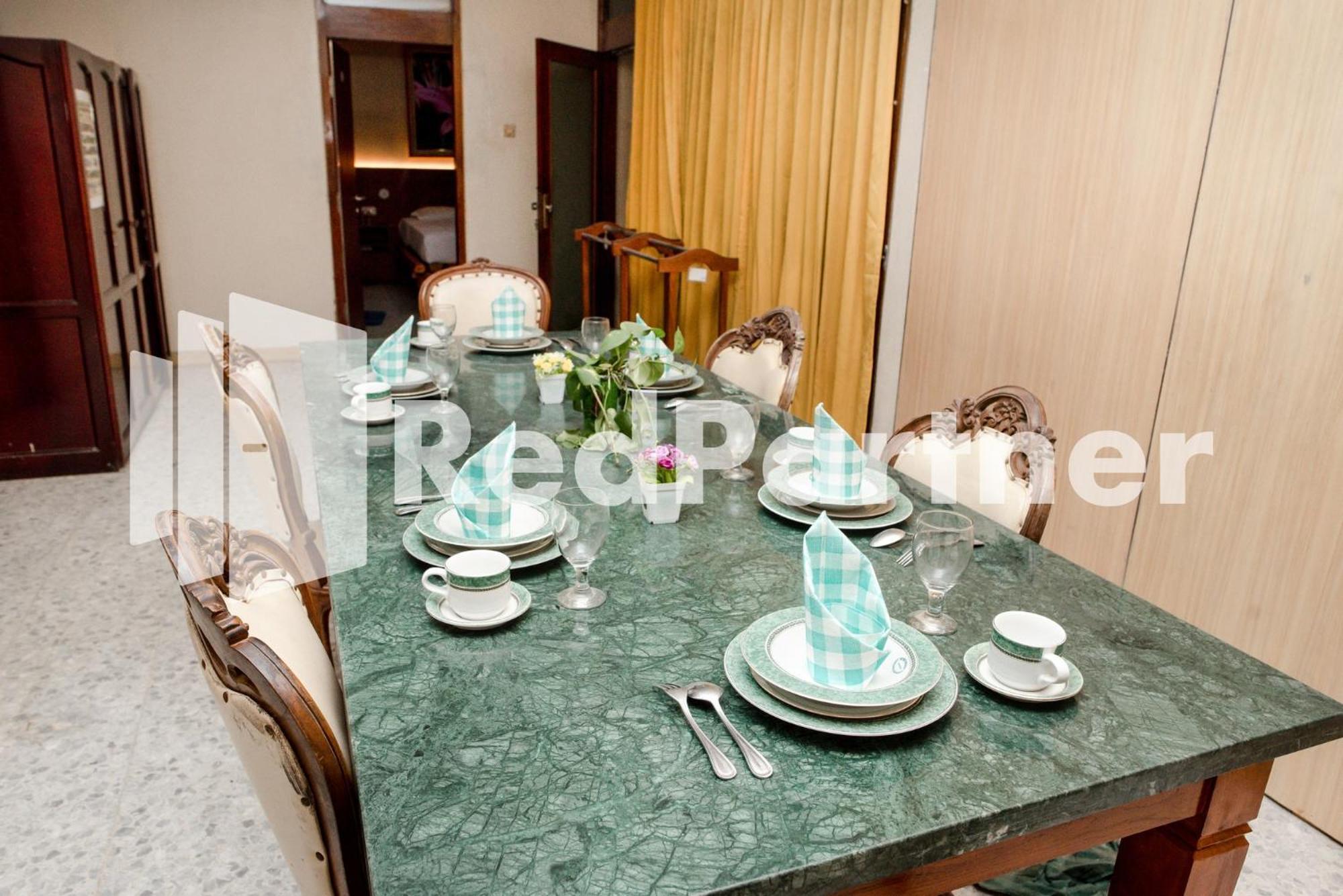 Hotel Mango House Semarang Redpartner Zewnętrze zdjęcie